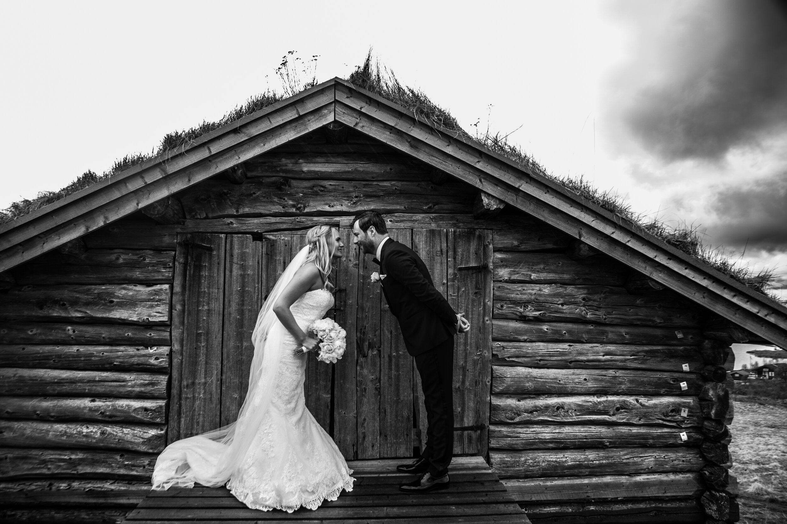 Gomobu Brudepar Gammelt Hus