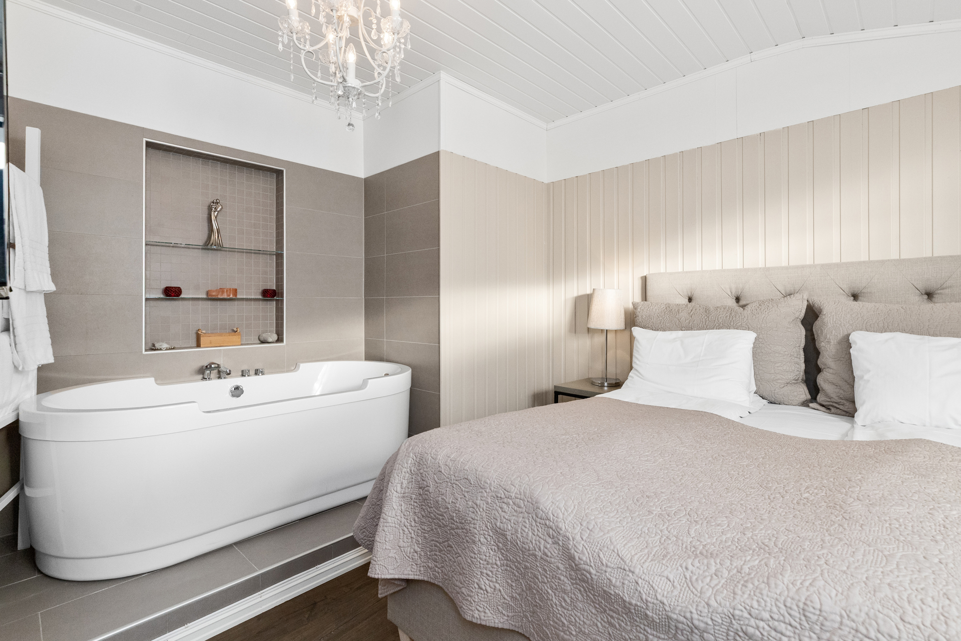 Gomobu Vaset Suiten 4